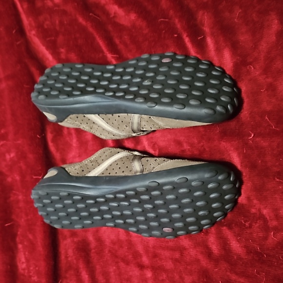 Clarks Slipon Shoes - Picture 3 of 7